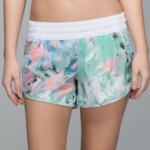 Lululemon Tracker Short III 4-Way Stretch Blushed Illusion Multi White Size 4